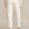 Cremefarbene Fleece-Jogginghose mit Ralph Lauren-Logo und Wellengrafik für Damen Cremefarbene Fleece-Jogginghose mit Ralph Lauren-Logo und Wellengrafik für Damen