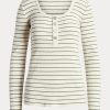 Cremefarbene Henley-Oberteile aus gestreifter Baumwollmischung von Ralph Lauren für Damen Cremefarbene Henley-Oberteile aus gestreifter Baumwollmischung von Ralph Lauren für Damen