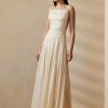 Cremefarbenes Abendkleid „Talbert“ von Ralph Lauren aus Crêpe-Satin mit Rücken Cremefarbenes Abendkleid „Talbert“ von Ralph Lauren aus Crêpe-Satin mit Rücken