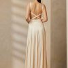 Cremefarbenes Abendkleid „Talbert“ von Ralph Lauren aus Crêpe-Satin mit Rücken Cremefarbenes Abendkleid „Talbert“ von Ralph Lauren aus Crêpe-Satin mit Rücken