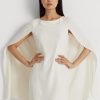 Cremefarbenes Cocktailkleid aus Georgette mit Cape-Muster von Ralph Lauren für Damen Cremefarbenes Cocktailkleid aus Georgette mit Cape-Muster von Ralph Lauren für Damen