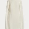 Cremefarbenes Cocktailkleid aus Georgette mit Cape-Muster von Ralph Lauren für Damen Cremefarbenes Cocktailkleid aus Georgette mit Cape-Muster von Ralph Lauren für Damen