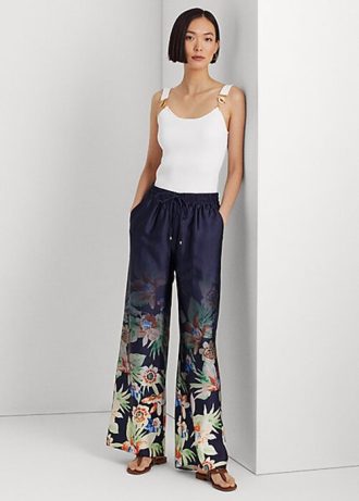 Marineblaue, weit geschnittene Charmeuse-Hose mit Blumenmuster von Ralph Lauren für Damen Marineblaue, weit geschnittene Charmeuse-Hose mit Blumenmuster von Ralph Lauren für Damen