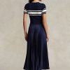 Marineblaues Ralph Lauren Hybrid-Plisseekleid für Damen Marineblaues Ralph Lauren Hybrid-Plisseekleid für Damen